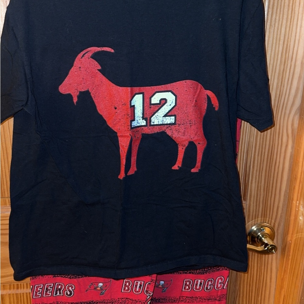 Tampa Bay Buccaneers Pajamas Sz Adult medium